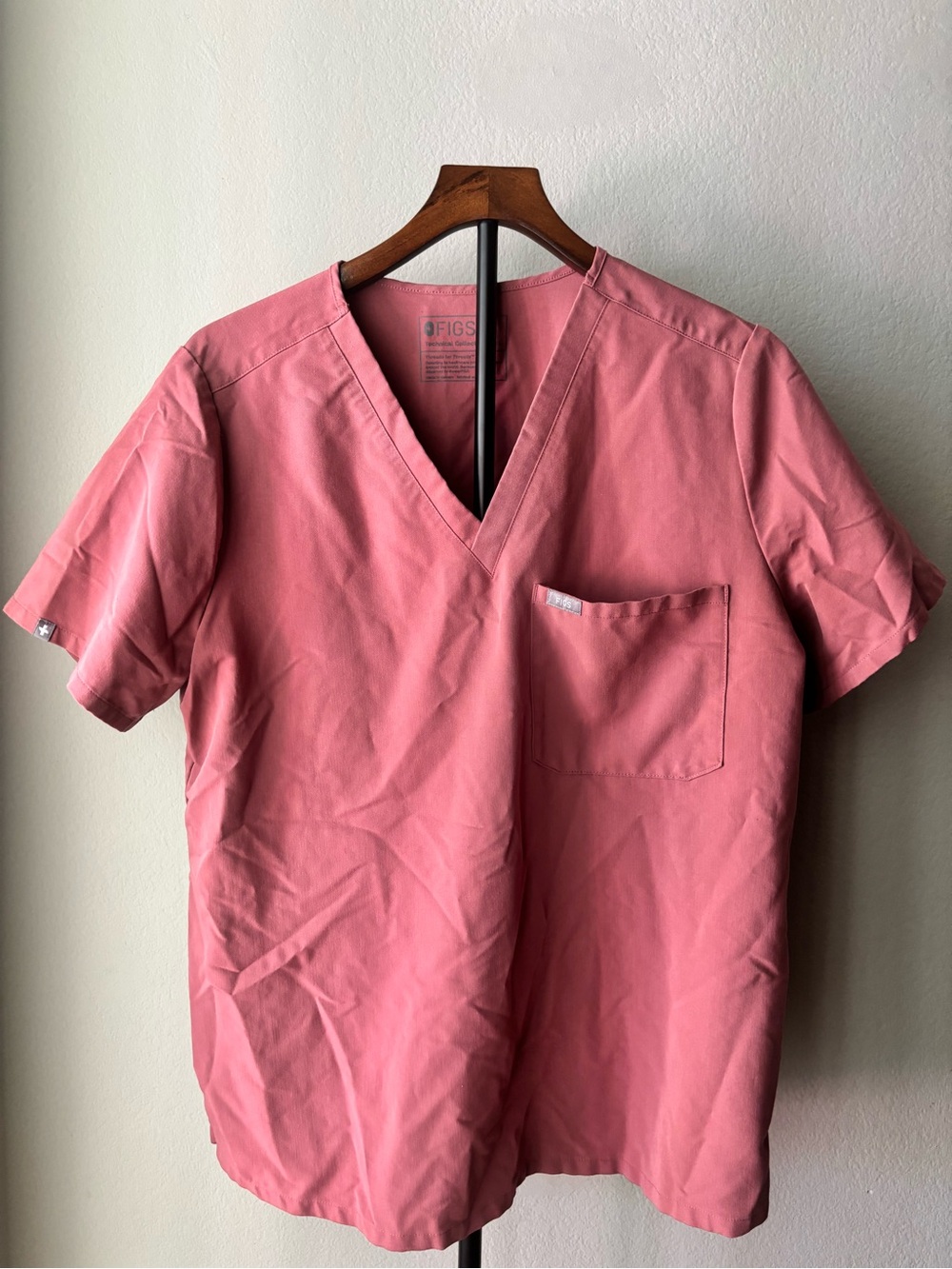 FIGS W’s V-Neck Scrub Top & Pants in Dusty Rose